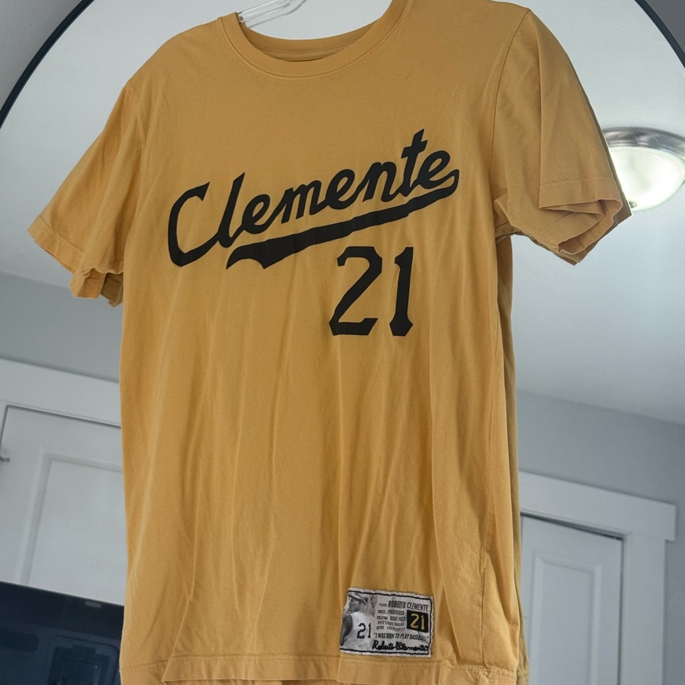 Clemente Men's Graphic Tee - Mustard